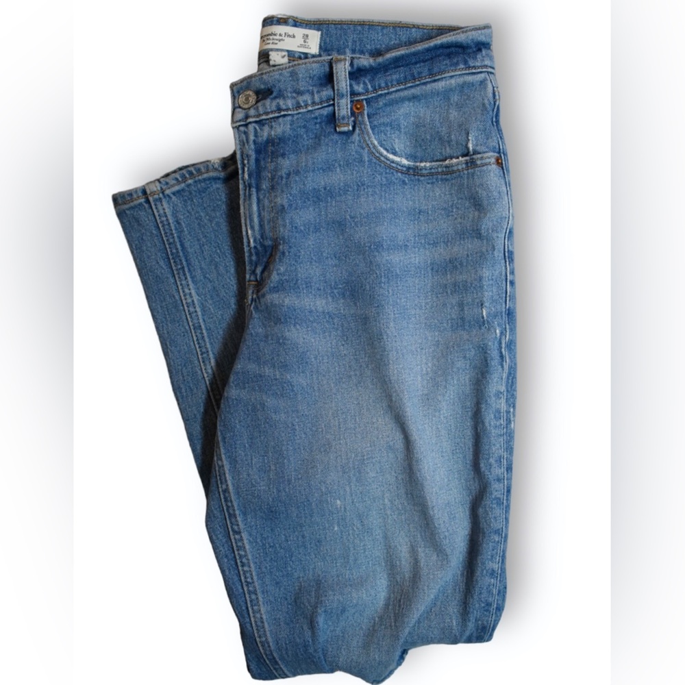 Abercrombie and Fitch Curve Love Straight leg Medium Wash Ripped Jeans SZ 6